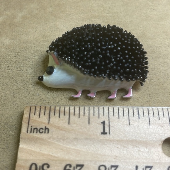 Cute Hedgehog Brooch with Pink Feet - Picture 4 of 5